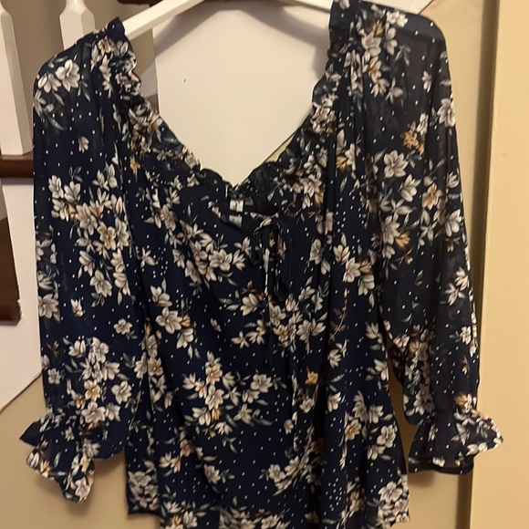 Brand new floral navy blouse X-Large - Picture 2 of 4